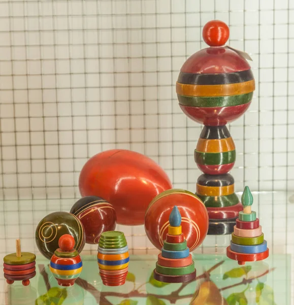 ウクライナ共和国キエフ 2020年2月2日 ウクライナ共和国キエフのおもちゃ博物館で論理と運動能力の開発のための50 60年代の木製の教育用おもちゃ — ストック写真