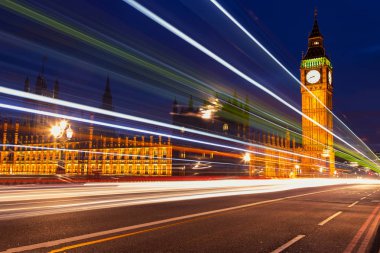 Houses of Parliament ve Big Ben gece Londra, İngiltere