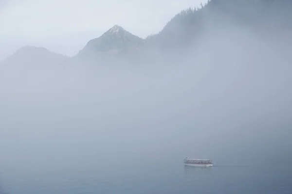 Passagerare Båt Dimmig Dag Koenigssee Nära Berchtesgaden Bayern Tyskland — Stockfoto