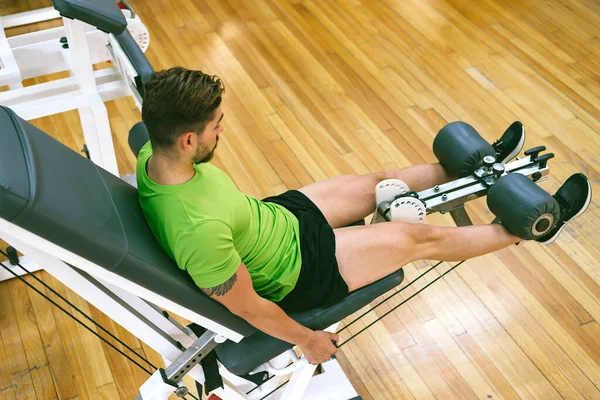 Young Sportsman Almost Shouting Doing Leg Extension Heavy Weight — Stock Photo, Image