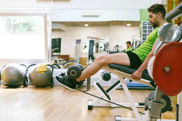 Young Sportsman Almost Shouting Doing Leg Extension Heavy Weight — Stock Photo, Image