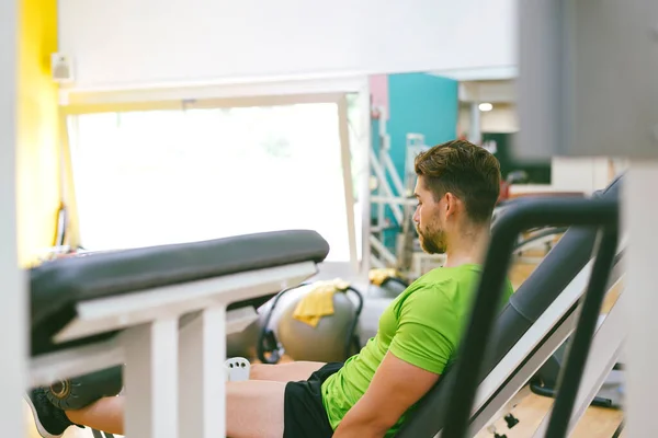 Young Sportsman Almost Shouting Doing Leg Extension Heavy Weight — Stock Photo, Image