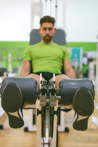 Young Sportsman Almost Shouting Doing Leg Extension Heavy Weight — Stock Photo, Image