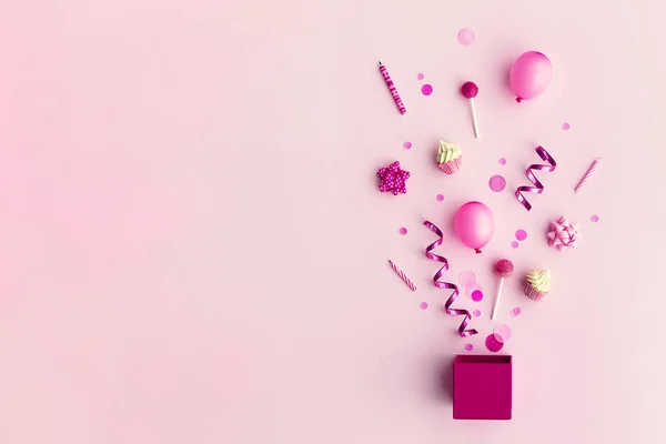 Collezione Oggetti Feste Compleanno Rosa Una Confezione Regalo — Foto Stock