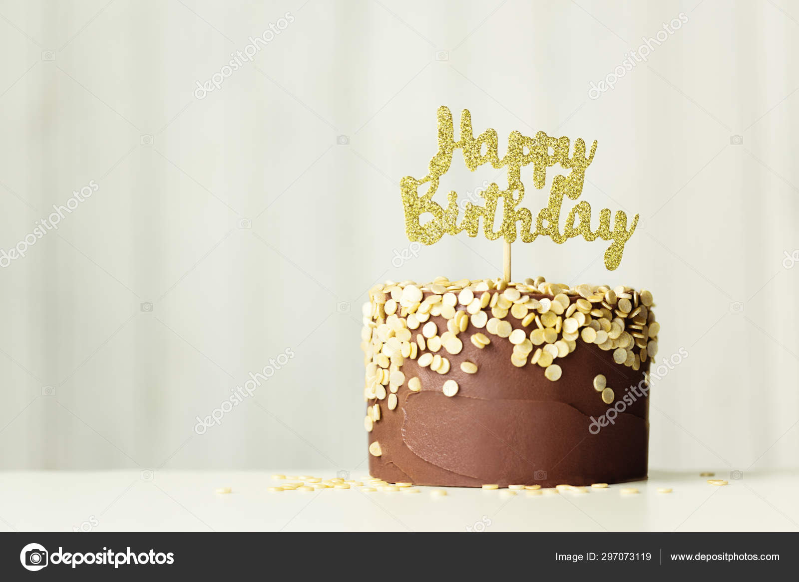 Chocolate and gold birthday cake — Stock Photo © RuthBlack 297073119