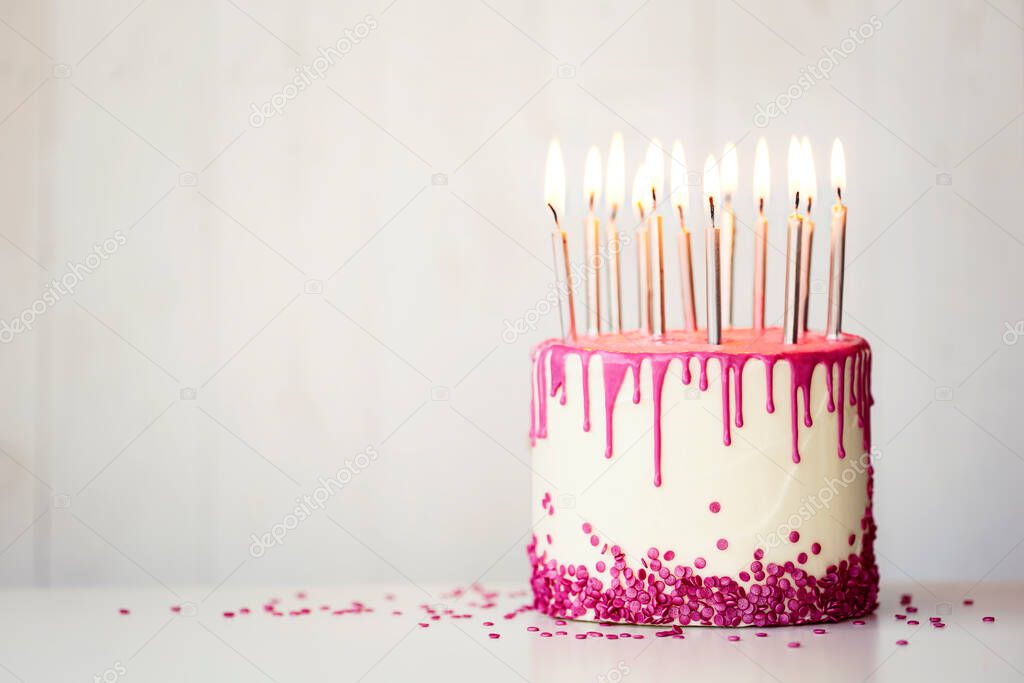 Torta Compleanno Con Glassa Rosa Candele Compleanno Con Spazio