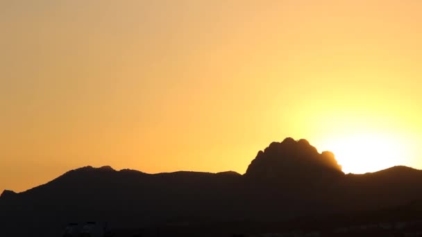 Lever de soleil sur la montagne Five Finger, Chypre du Nord .
