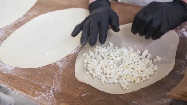 Fornitore Cibo Prepara Qutab Chudu Base Pasta Formaggio Sottilmente Laminati — Video Stock