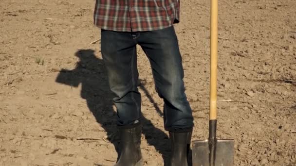 Panorama Bottom Top Young Caucasian Bearded Male Farmer Shovel Bucket — Stock Video