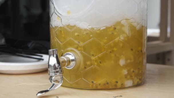 Fresh Passion Fruit Lemonade Jar Drinks Bubbling Smoking Dry Ice — Stock Video