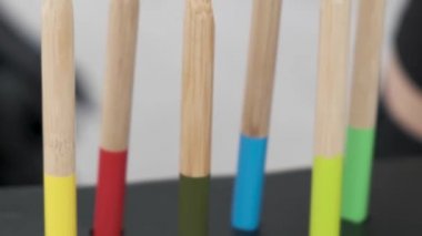 Yakın bambu diş fırçaları - sıfır atık, çevre dostu, biyobozunur banyo diş aksesuarları. Bilinçli minimalizm vegan yaşam tarzı. Yeniden Geri Dönüşümü Azaltın.