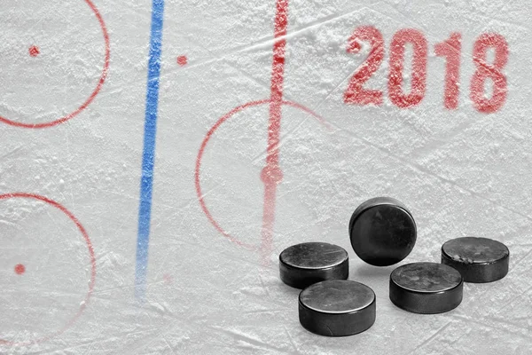 Buz hokeyi salonu ile işaretler ve contalar parçası. Kavramı, hokey, arka plan