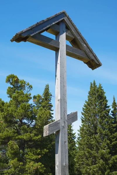 Uma Antiga Cruz Madeira Floresta História Religião — Fotografia de Stock