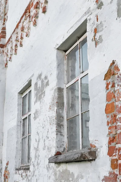 Fragmento Uma Parede Velha Monastery Tijolo Com Janelas Arquitetura Exterior — Fotografia de Stock