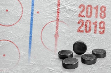 Buz hokeyi arena işaretler ve contalar ile. Hokey, sezon, kavram