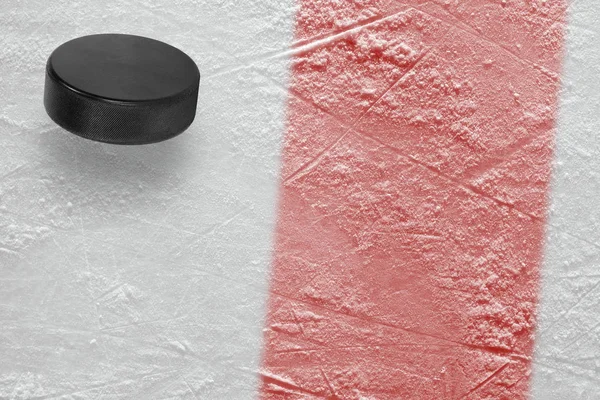 Puk Červenou Čáru Hokejové Aréně Pozadí Koncepce Hokej — Stock fotografie