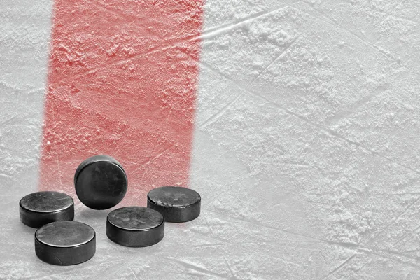 Pucks Rosso Spargimento Hockey Arena Sfondo Concetto Hockey — Foto Stock