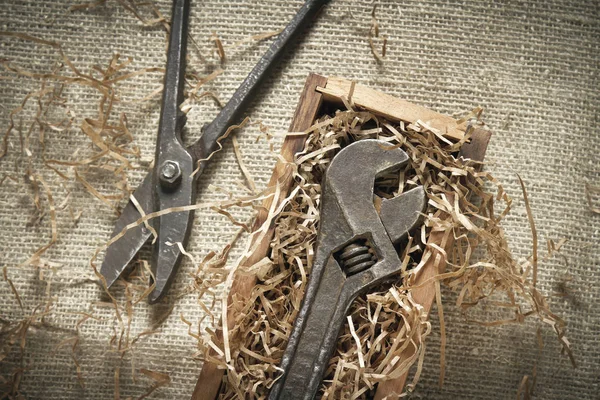 A set of old tools and a wooden box — Stock Photo, Image