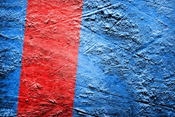 Arena de hockey sobre hielo textura en azul con línea roja —  Fotos de Stock