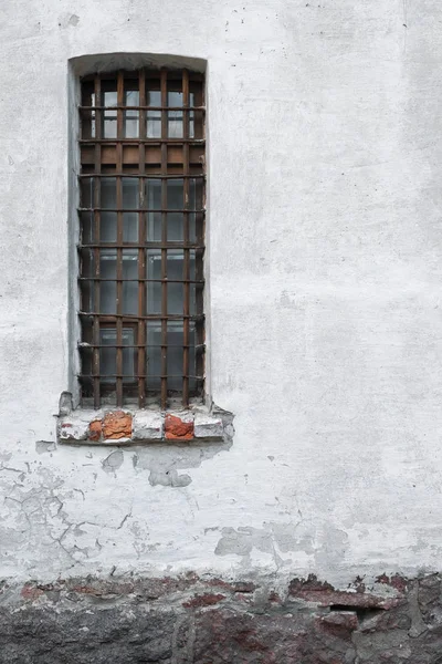 Fängelset fönster med barer — Stockfoto