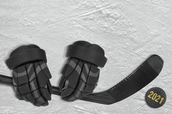 Fragment Van Een Conceptuele Sportachtergrond Handschoenen Club Puck Concept — Stockfoto