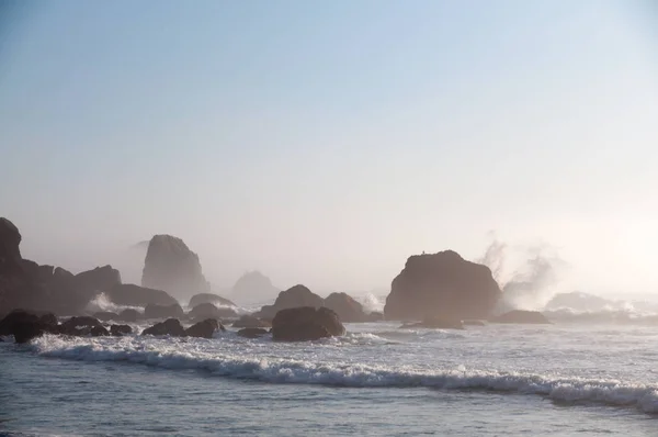 Waves Crushing Sea Stucks Cannon Beach Oregon — Stock Photo, Image