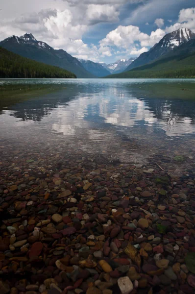 Bowman Lake Reflection Sky Mountains Glacier National Park — Stock Photo, Image