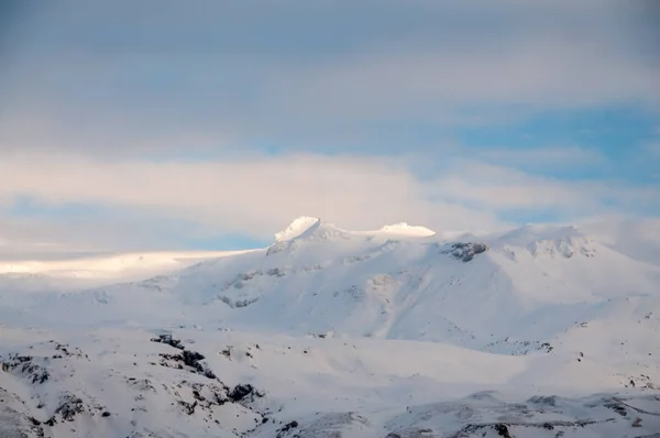 Eyjafjallajokull 火山和冬季的冰盖 — 图库照片