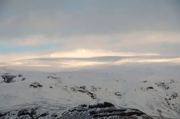 Eyjafjallajokull 火山和冬季的冰盖 — 图库照片