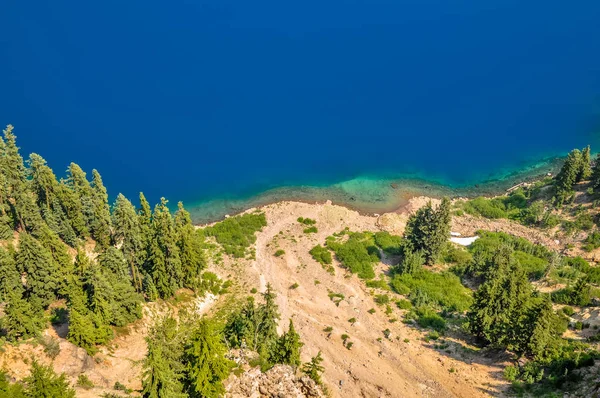 Slope to Crater Lake — Stock Photo, Image