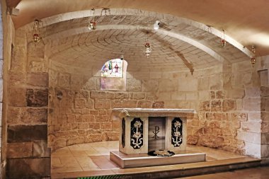 Nazareth, İsrail - 21 Eylül 2017: Hall St Joseph's Kilisesi duvar eski şehrin altında zindanda