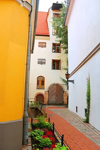 Middeleeuwse Straat Oude Riga Letland Europa Oude Riga Vindt Toeristen — Stockfoto