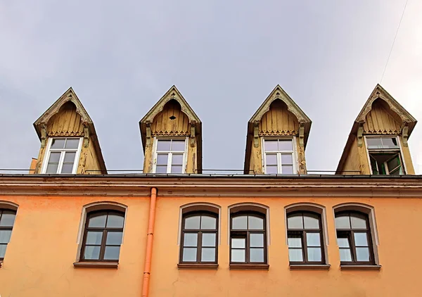 Riga Letonya Eski Şehirde Eski Ahşap Mansard Çatı Katı — Stok fotoğraf