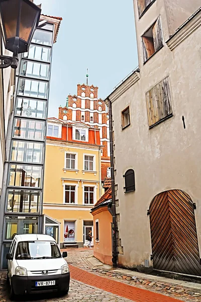 拉脱维亚 2018年8月28日 中世纪的街道在老里加 拉脱维亚 圣约翰教堂 Andold 工业大厦 — 图库照片