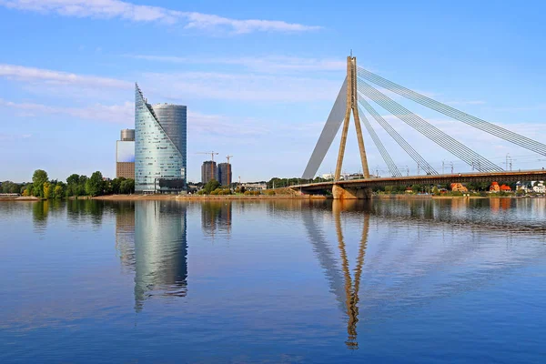 Manzarası Görünümü Sol Banka Kipsala Adası Vansu Köprüsü Riga Letonya — Stok fotoğraf