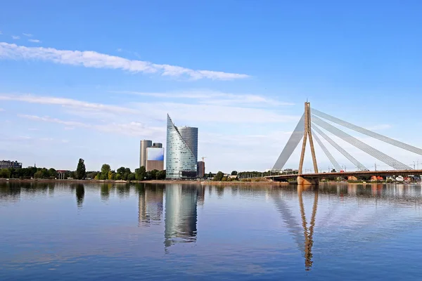 Manzarası Görünümü Sol Banka Kipsala Adası Vansu Köprüsü Riga Letonya — Stok fotoğraf