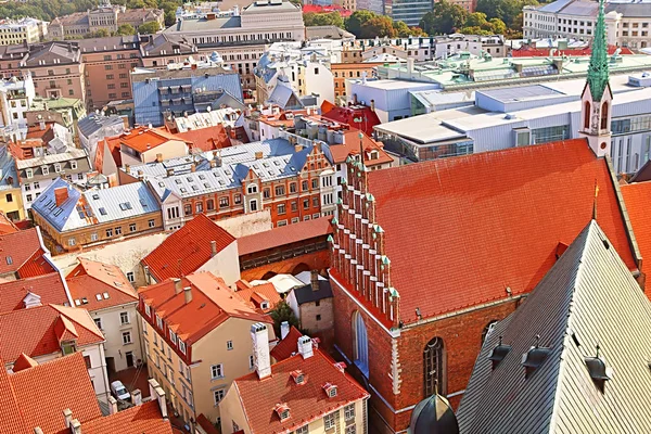 老城区和圣约翰教堂的景色 拉脱维亚 — 图库照片
