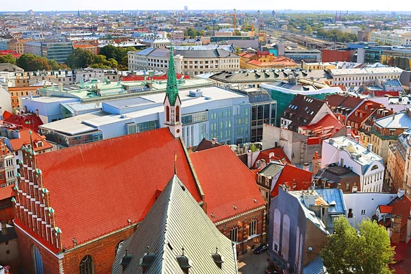 Visa Gamla Stadskärna Och John Church Riga Lettland — Stockfoto