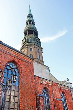 St. Peter Kilisesi (St. Peter Kilisesi, Petrikirche) simgelerinden birini ve önemli turistik şehir, Riga, Letonya biridir