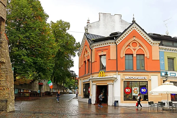 Tallin Estonia Sierpień 2018 Restauracja Mcdonalds Pobliżu Bramy Viru Viru — Zdjęcie stockowe