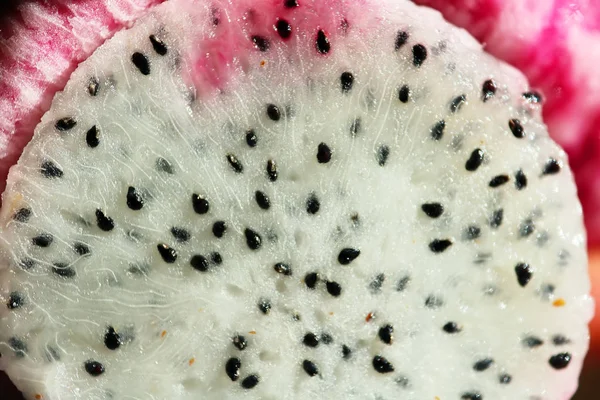 Close up of Dragon fruit. The dragon fruit is cultivated in Southeast Asia, Florida, the Caribbean, Australia, and throughout tropical and subtropical world regions — Stock Photo, Image