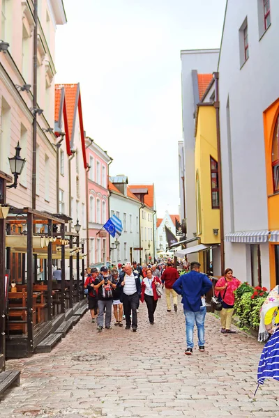 Tallinn Estonia Agosto 2018 Persone Non Identificate Dunkri Street Nel — Foto Stock