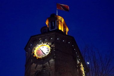 Vinnitsa, Ukrayna geceleri saatli eski Yangın Kulesi