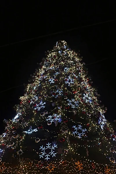 Bela Árvore Natal Brilhante — Fotografia de Stock