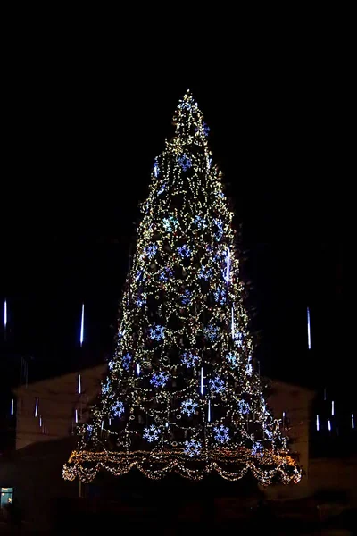 Bela Árvore Natal Brilhante Vinnytsia Ucrânia — Fotografia de Stock