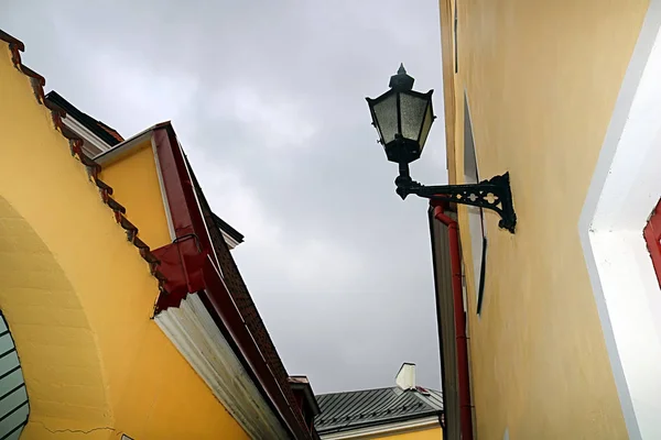 Gebouwen Verine Street Tallinn Estland Een Heel Smal Straatje Kon — Stockfoto