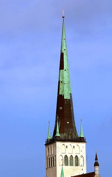 Kyrka Oleviste Olaf Som Närbild Molnig Dag Tallinn Estland — Stockfoto