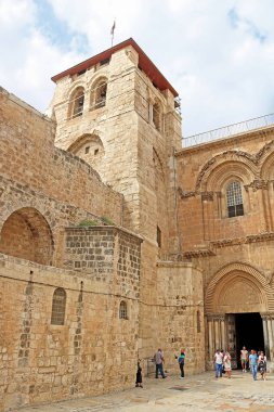 Jerusalem, İsrail - 20 Eylül 2017: Kudüs, İsrail Kutsal Kabir Kilisesi. Kilisenin içerir, geri kalma geleneklerine göre için en az dördüncü yüzyılın, Hıristiyanlığın en kutsal iki site: site nerede Nazaret İsa