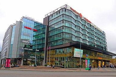 Tallinn, Estonya - 30 Ağustos 2018: Görünümünü alışveriş merkezi Foorum Keskus. Alışveriş merkezi Tallinn Narva Caddesi üzerinde yer alan merkezi