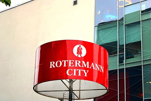 Rotermann 四半期が旧市街と市内中心部の歴史的な禁煙して タリンの中心部にあるタリン エストニア 2018 — ストック写真